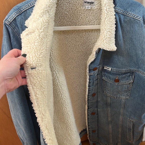 Urban Outfitters Wrangler Sherpa Lined Denim Jacket - Picture 8 of 8